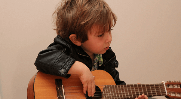 История происхождения детской гитары
